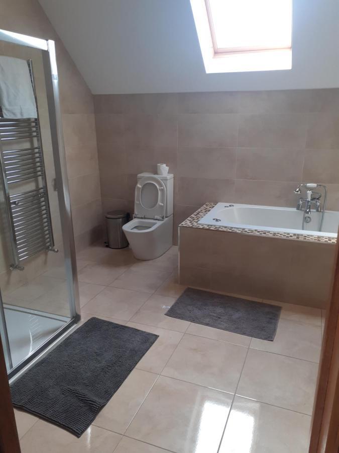 Single Or Twin Room In Lovely Country Residence Nobber 外观 照片